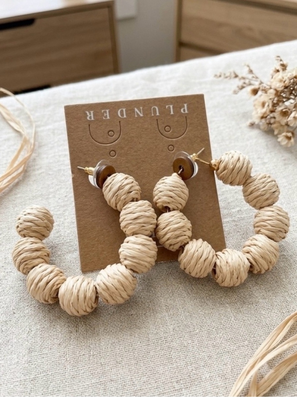 Plunder Natural Raffia Bead Hoop Earrings - Beige (v)